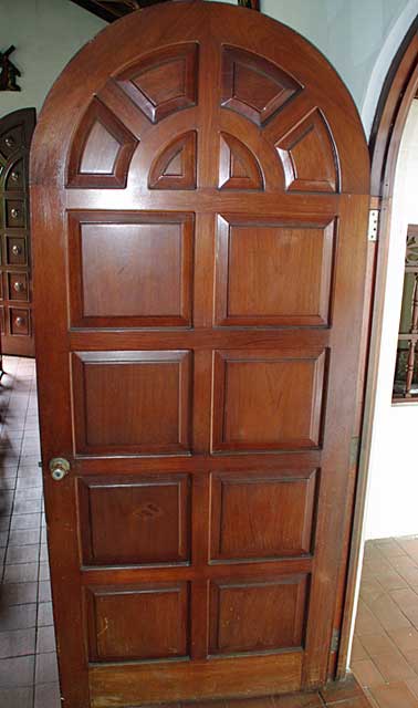 Photo Example of a big old colonial door  in wood finish with rounded top