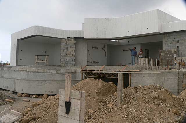 Example photo of a modern country house overlooking the Pacific coast in Ecuador under construction