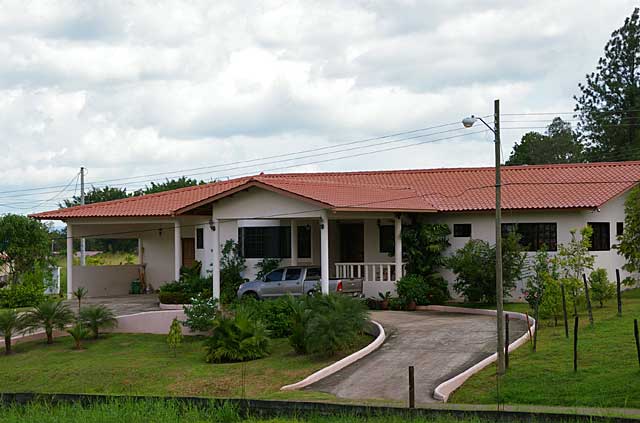 Photo example of a traditional house in a Panama