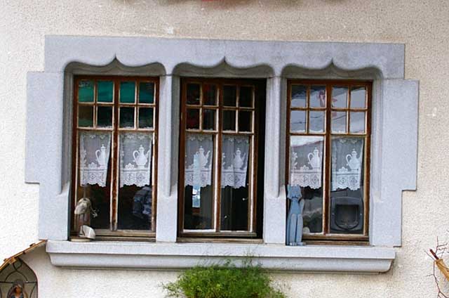 Photo example of a classic window, in an old Swiss town